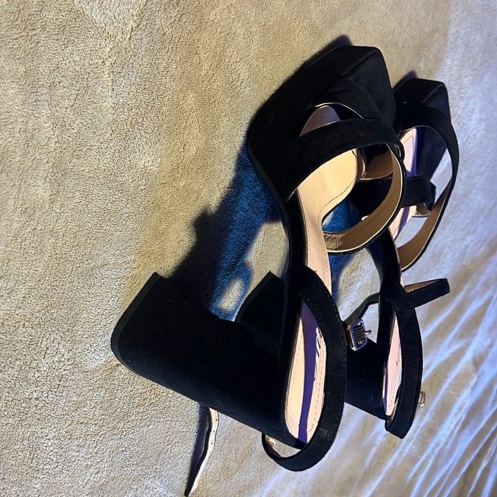 Aituis size 9.5 platform sandals